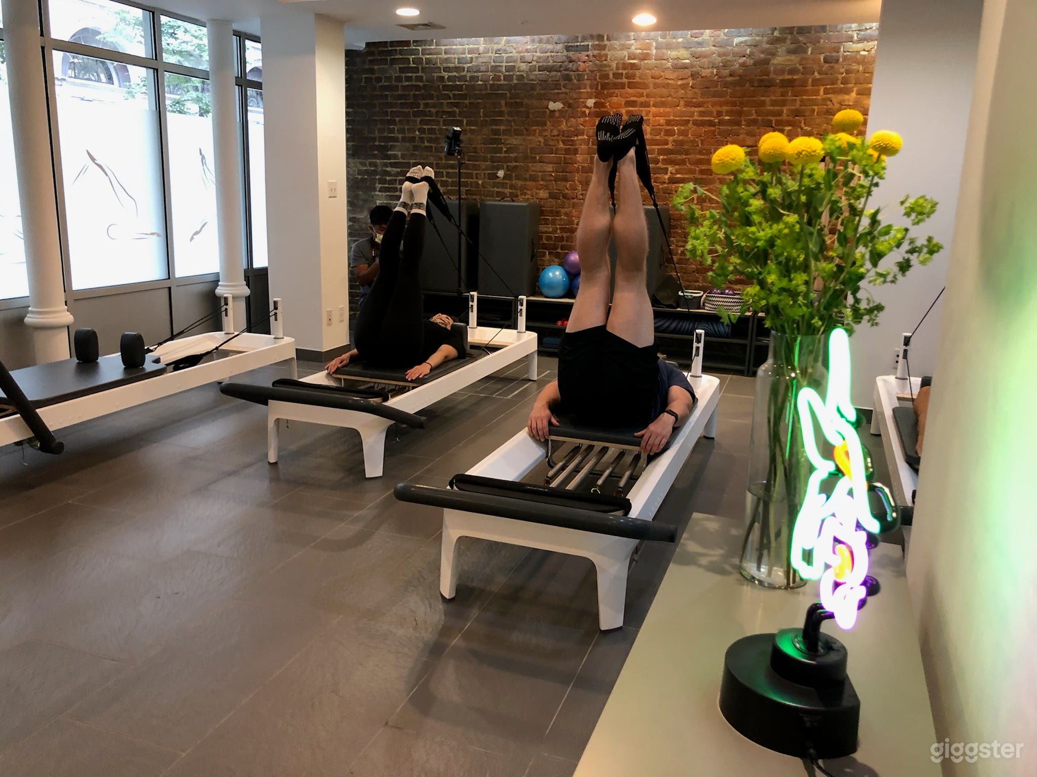 Trendy Pilates reformer studio Photo 2