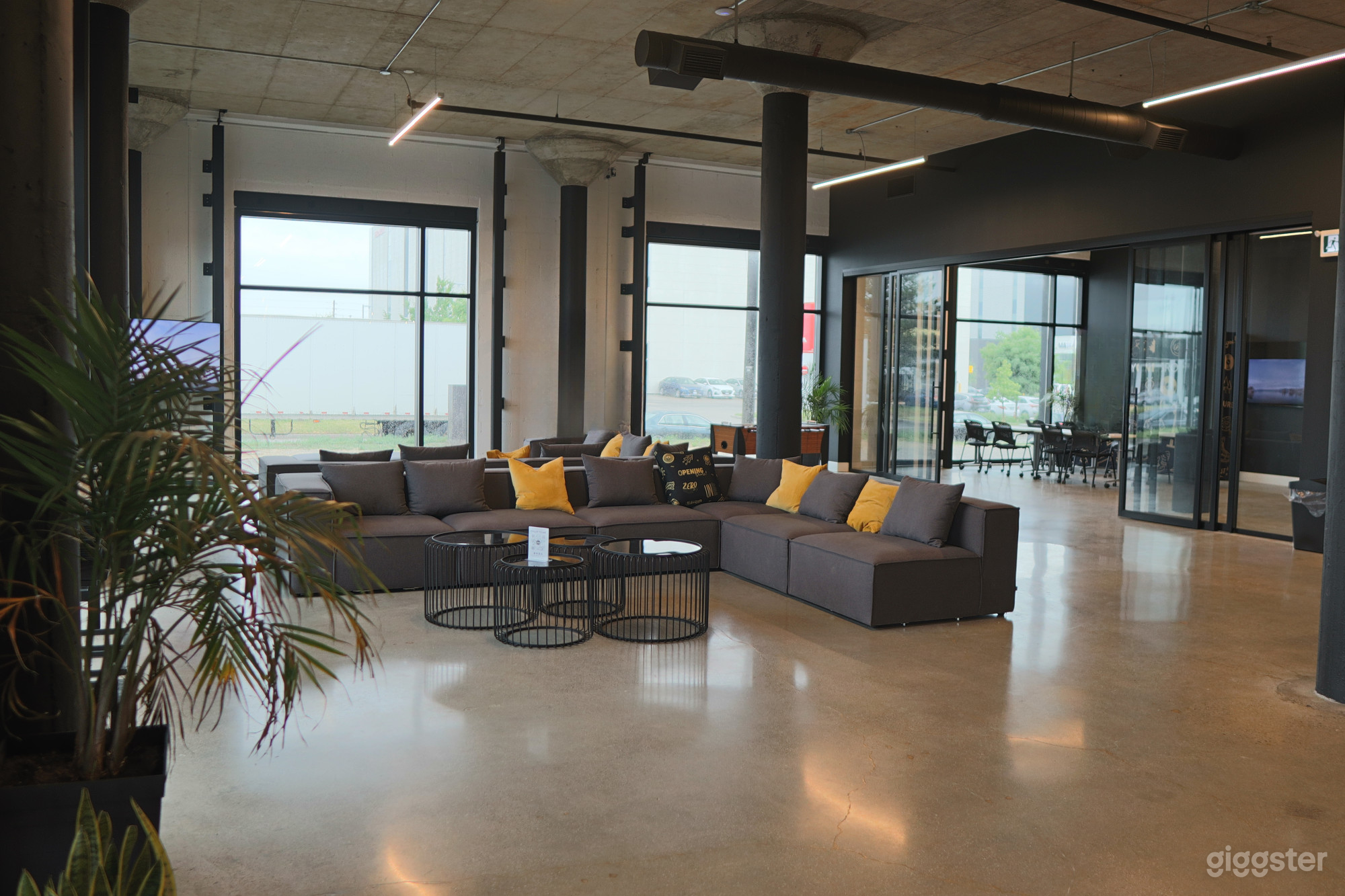 Creative Haven: 7,500sqft Industrial Modern Oasis Photo 4