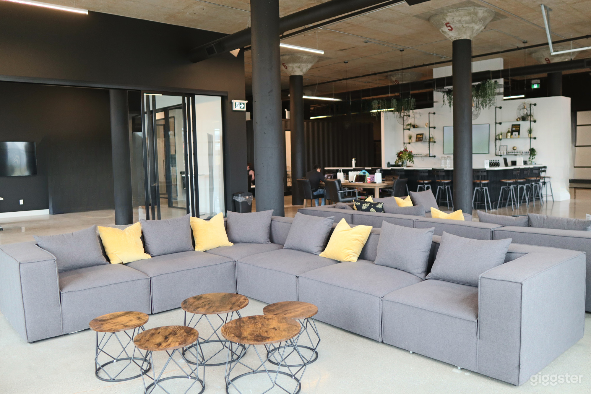 Creative Haven: 7,500sqft Industrial Modern Oasis Photo 3