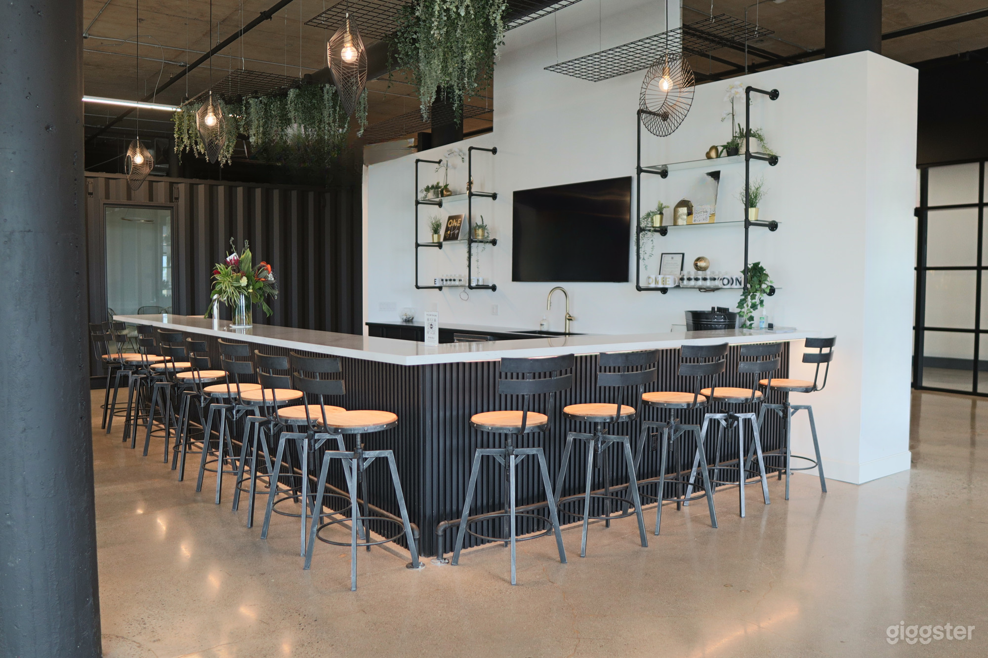 Creative Haven: 7,500sqft Industrial Modern Oasis Photo 2