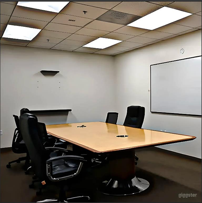  Private Meeting Room for Up to 8 Guests 