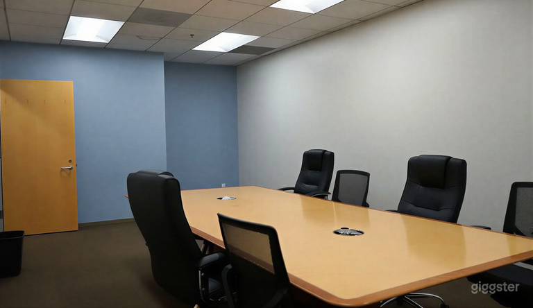  Private Meeting Room for Up to 8 Guests 