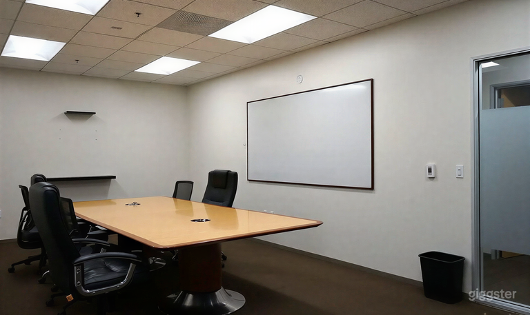  Private Meeting Room for Up to 8 Guests 