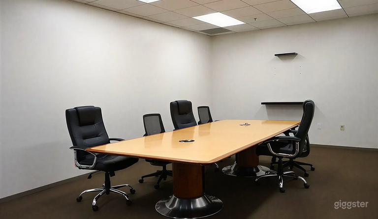  Private Meeting Room for Up to 8 Guests 