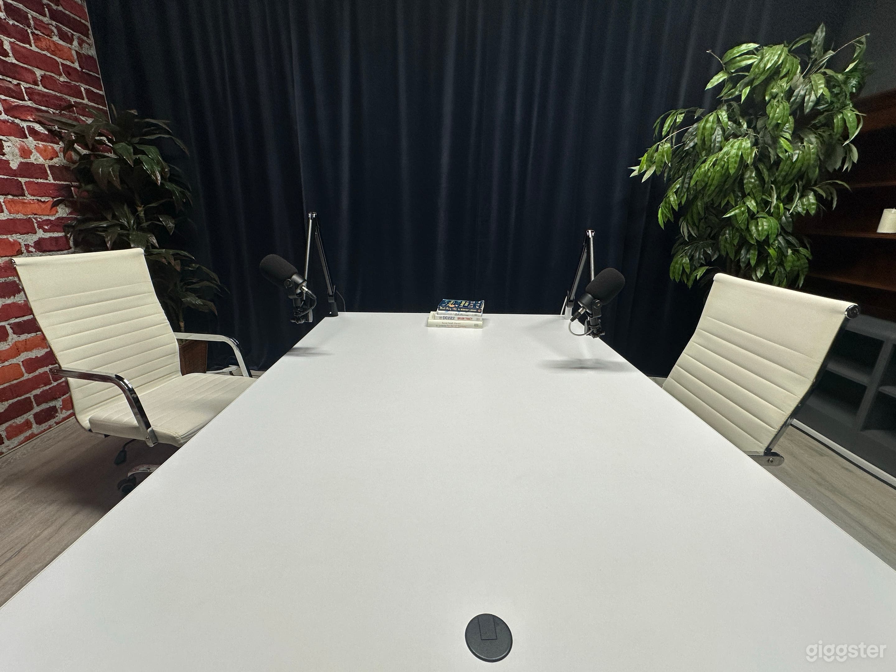 Modern studio for Video, Photo, and Podcast Photo 2