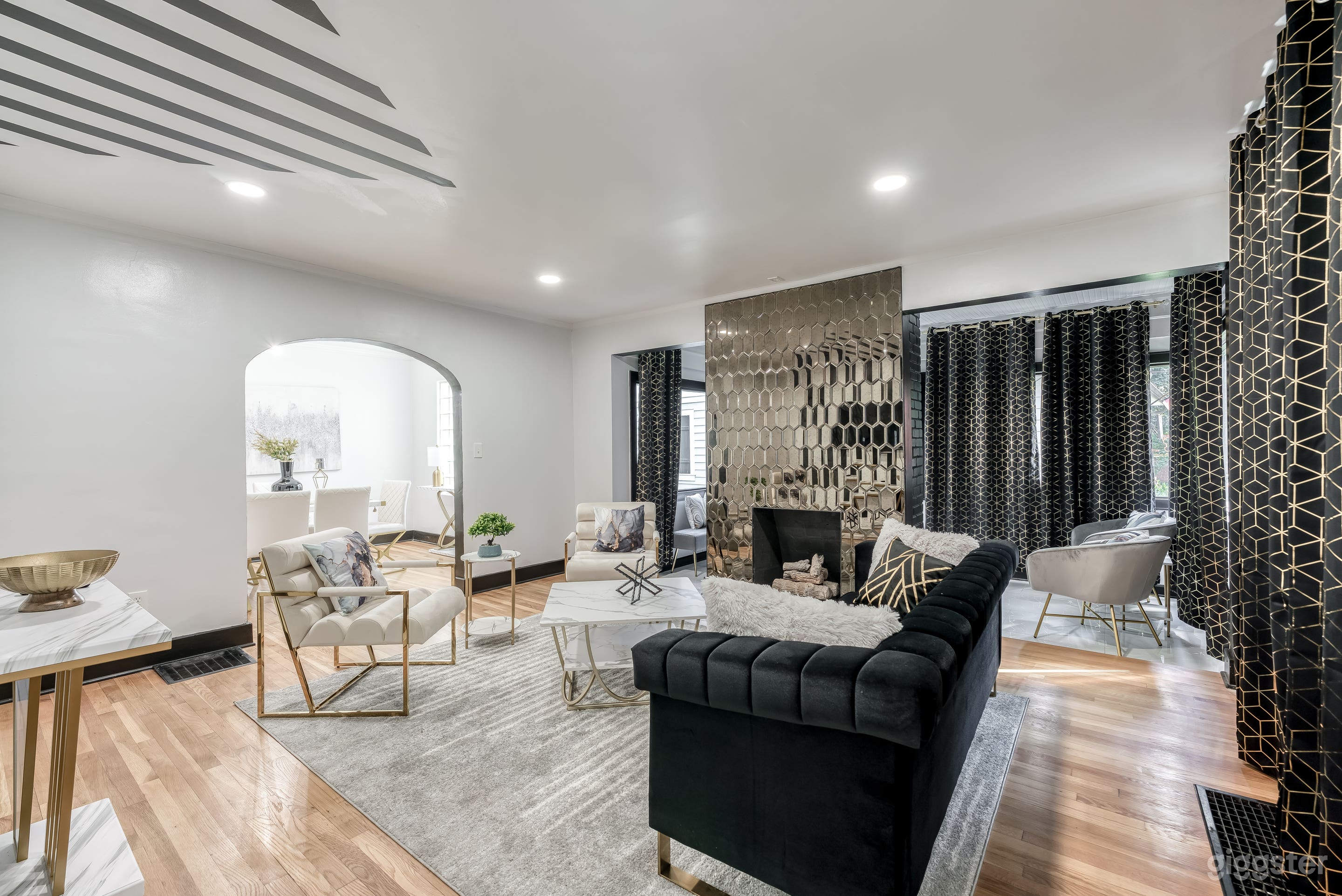 Living room and sunroom to the back of the mirror raw