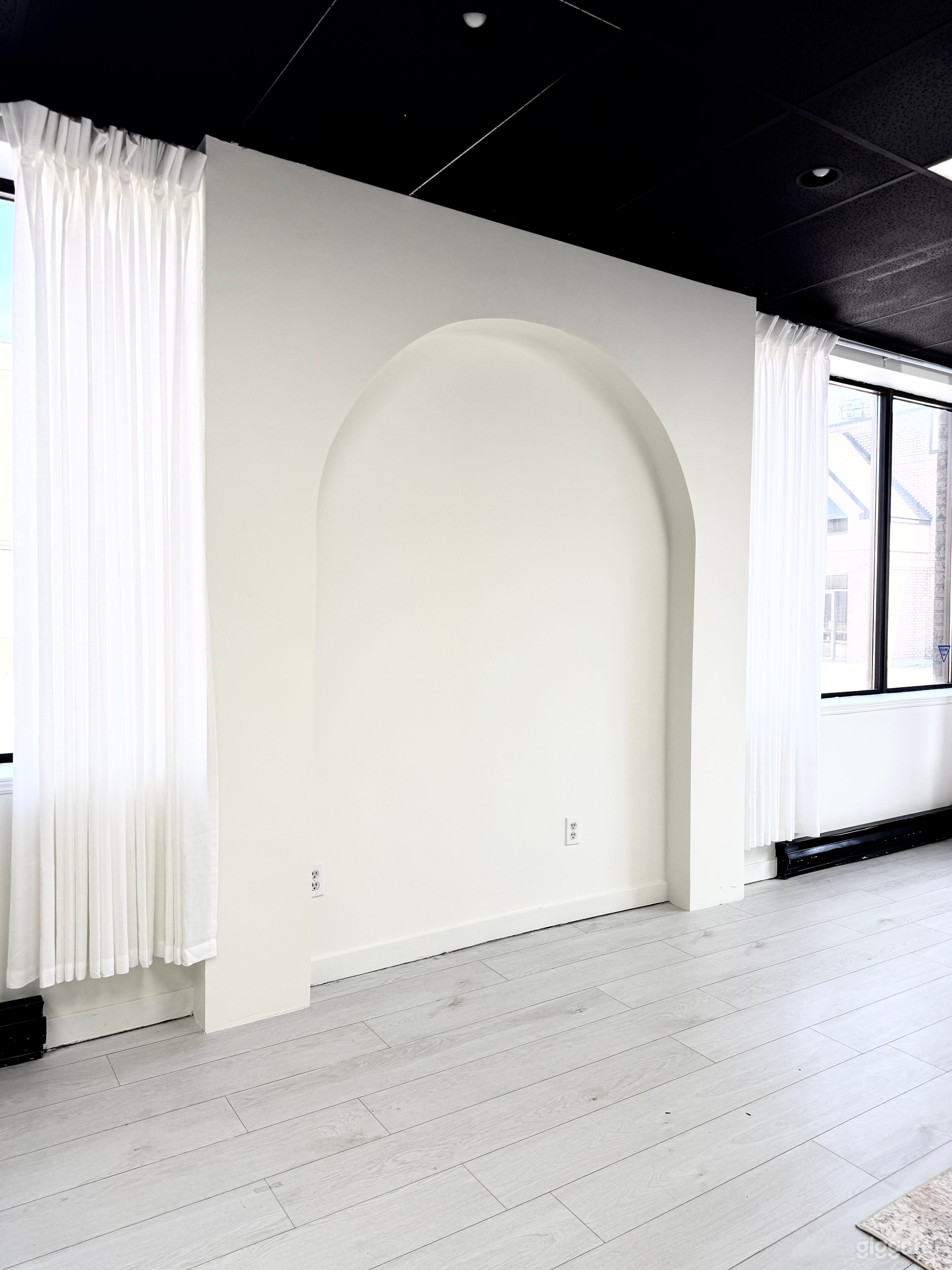 Bright Modern Creative Studio in Mississauga (GTA Photo 3