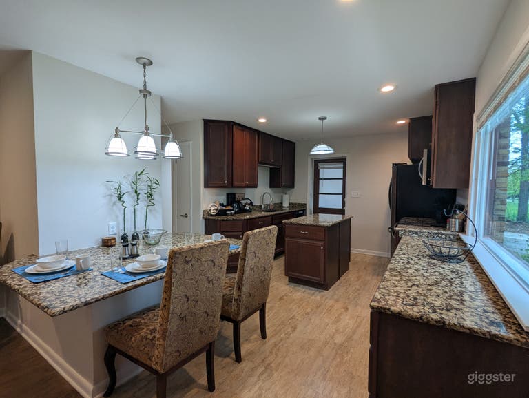  Fenced Garden Open-Concept Home | Film Photo Pet Milwaukee 