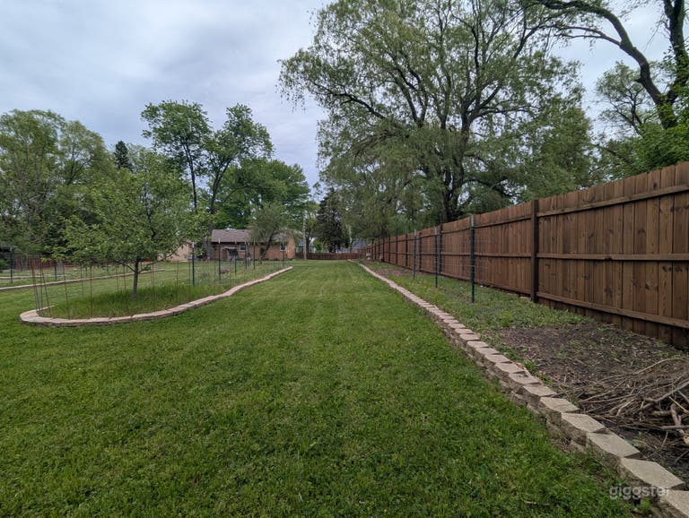  Fenced Garden Open-Concept Home | Film Photo Pet Milwaukee 