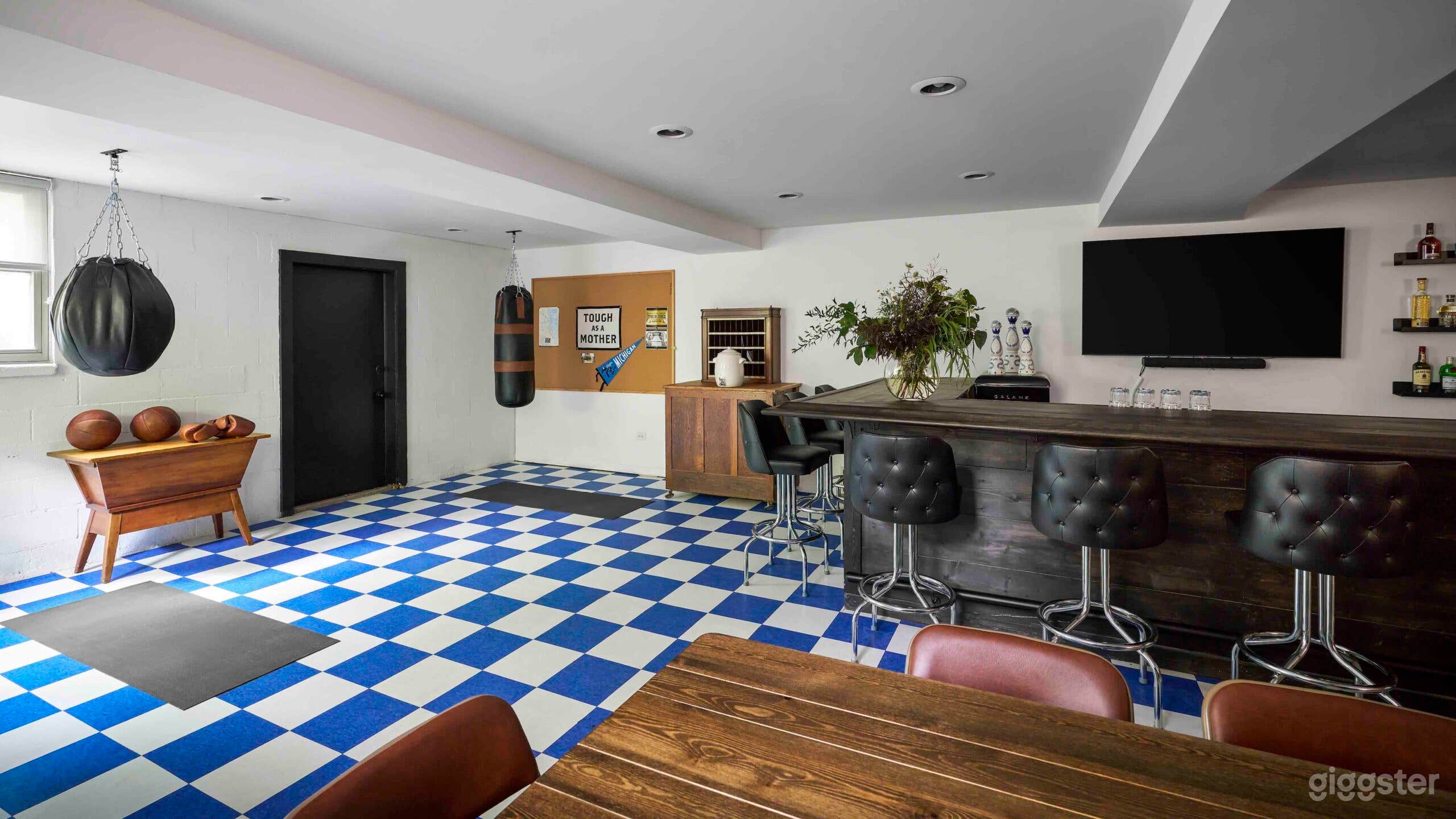 Modern &amp; Rustic Retreat in the Woods  Photo 3