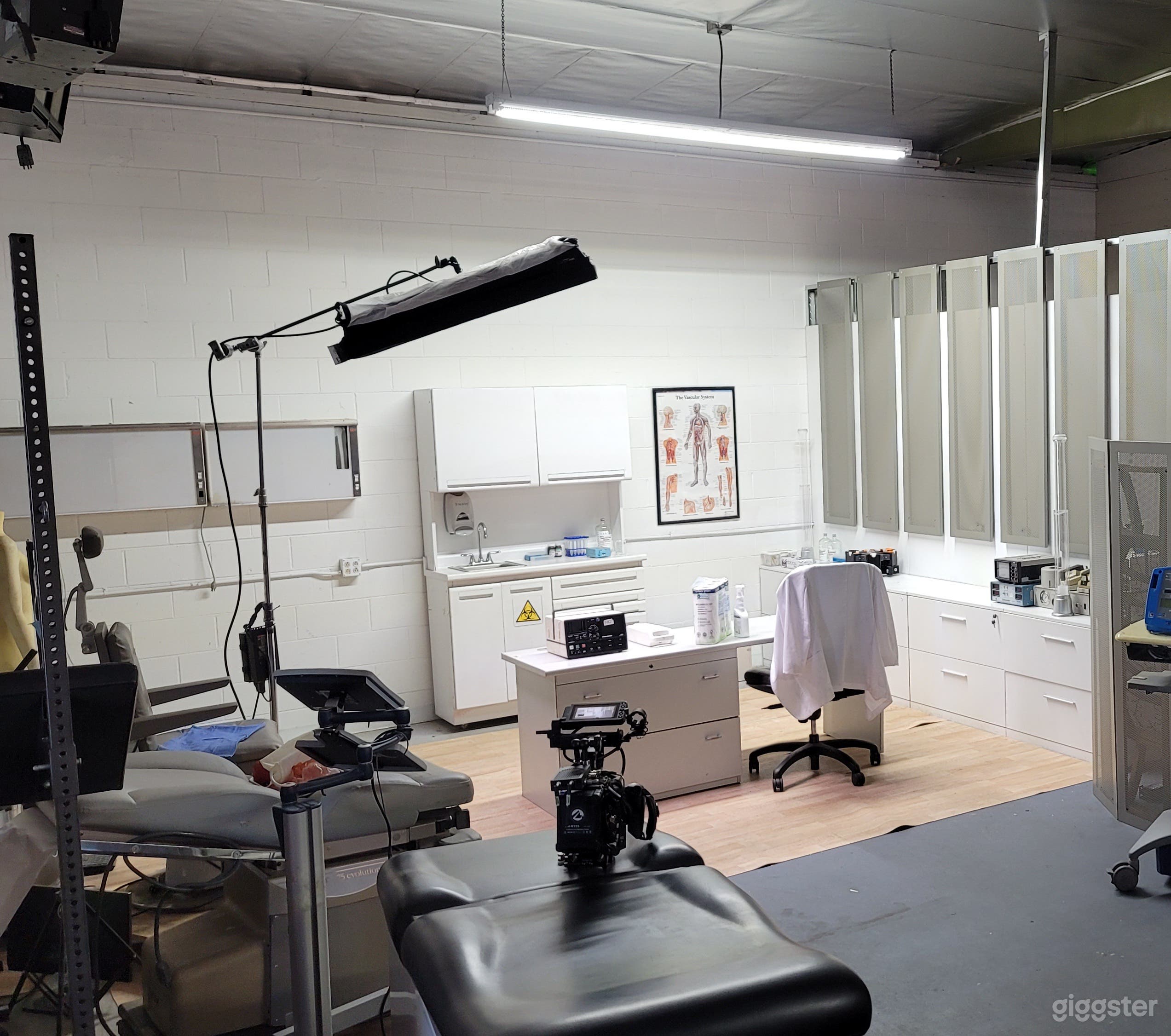 Medical Lab/Drs office/Science Lab tons of props! Photo 4