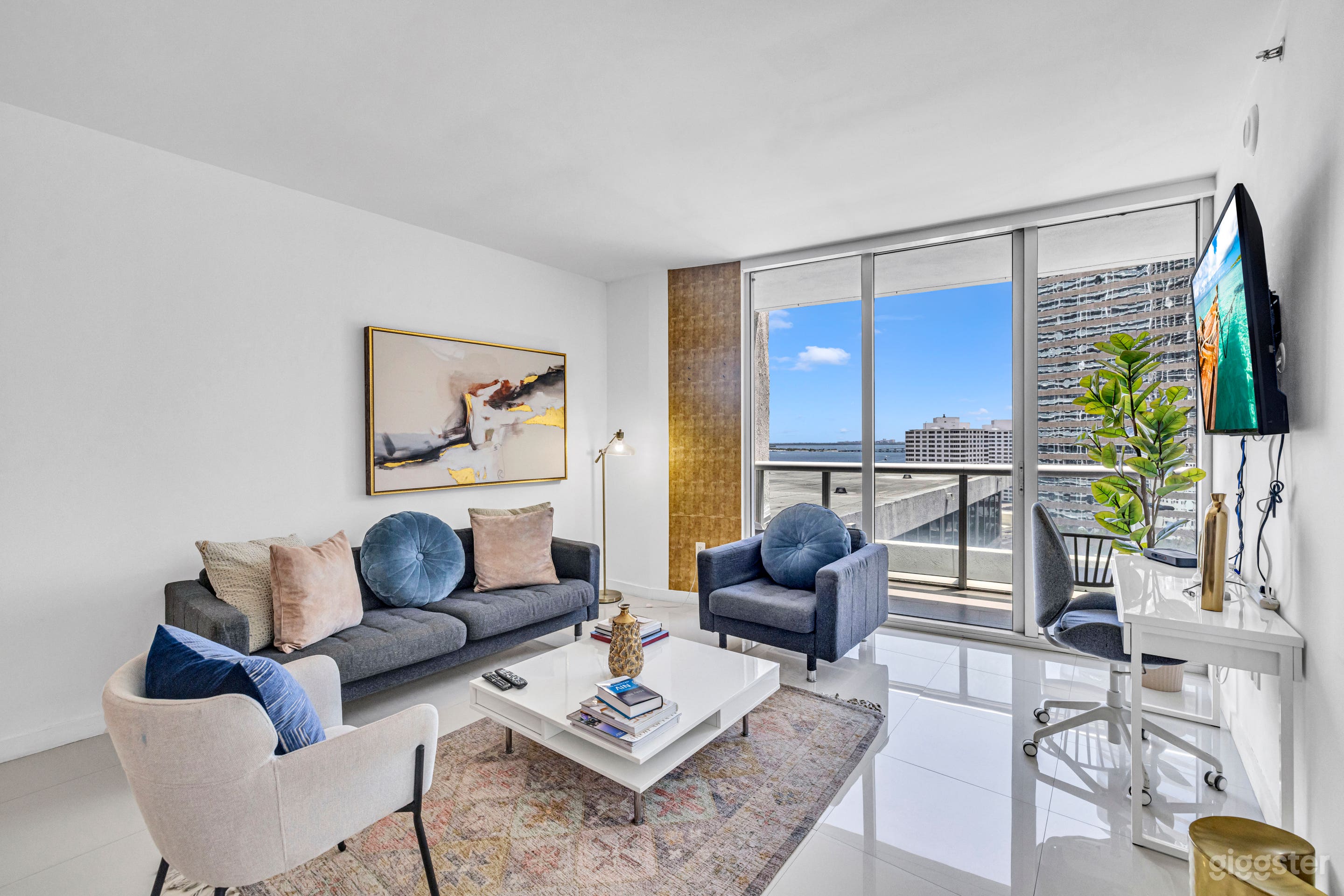Oceanfront Luxury Penthouse with Endless Views Photo 1