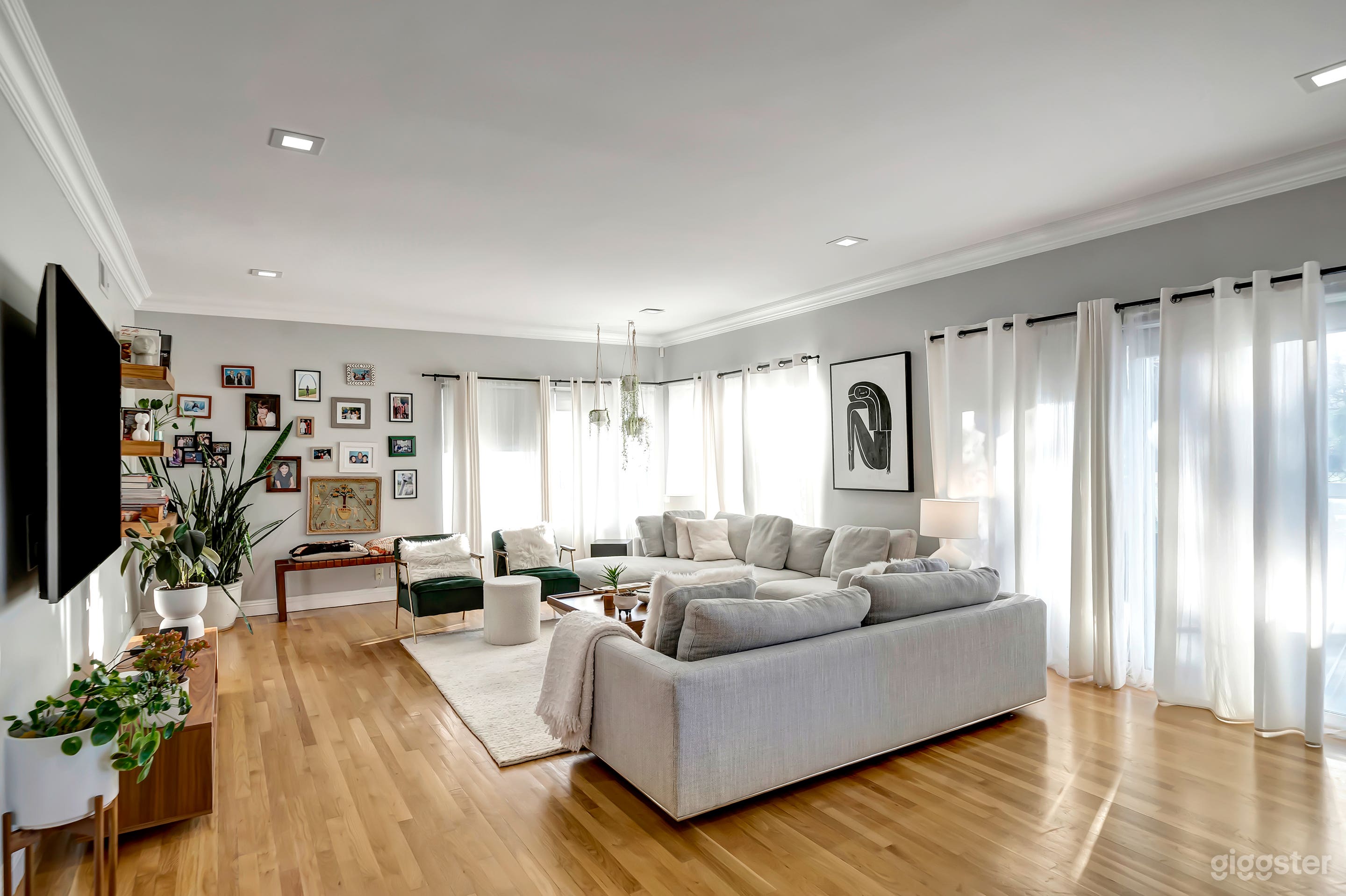 Luxury Mount Olympus Mansion w/ Breathtaking Views Photo 2