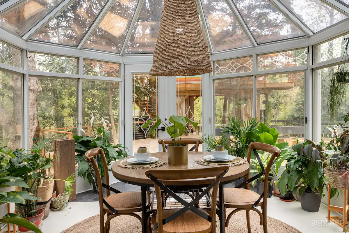 Unique Filming Location: A Quirky Treehouse and Studio Retreat Photo 2
