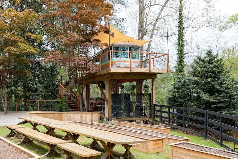  Unique Filming Location: A Quirky Treehouse and Studio Retreat 