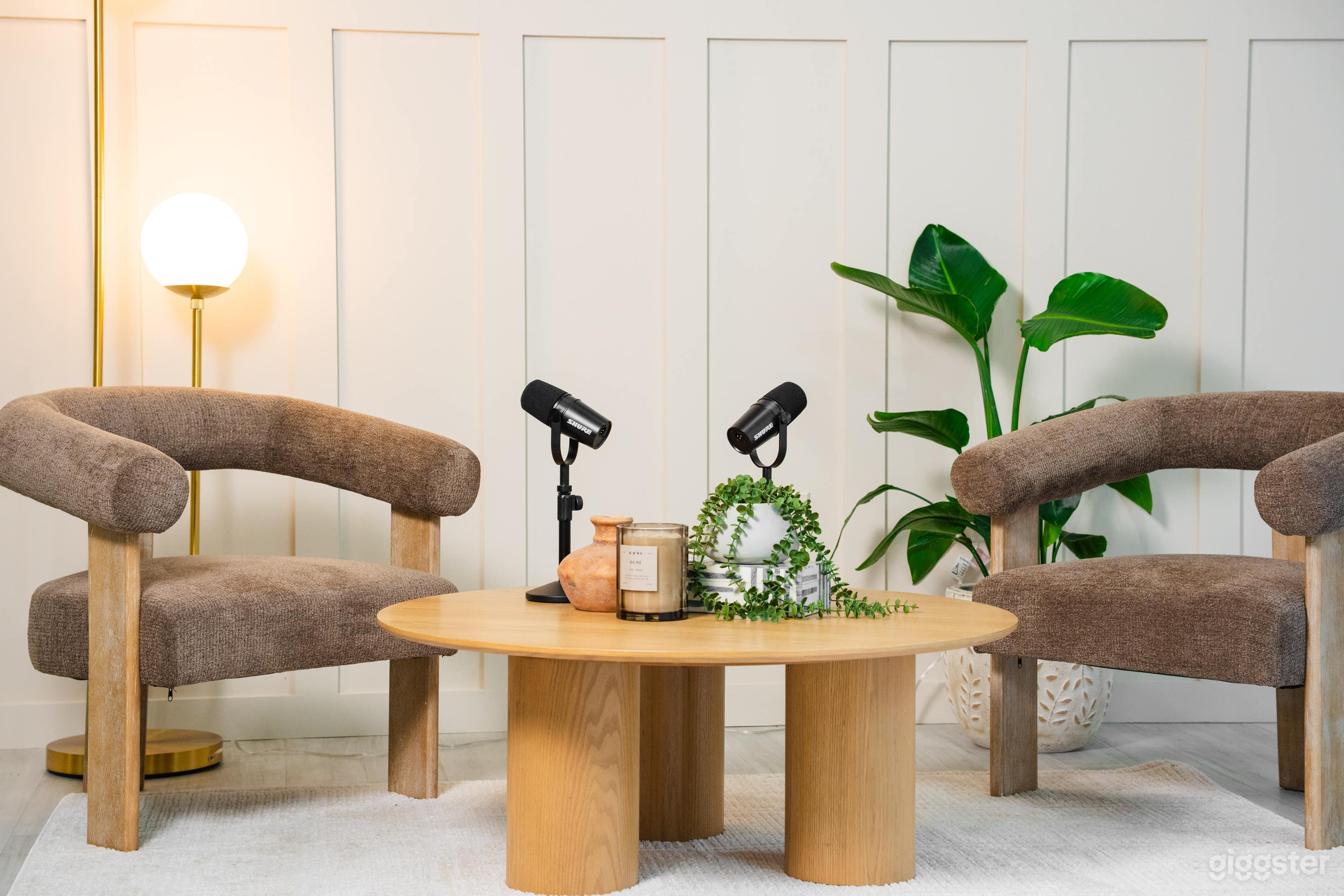 Modern Photo, Video & Podcast Studio with Professional Light Photo 2