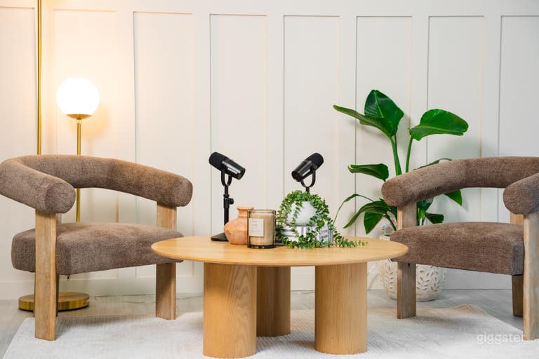  Modern Photo, Video & Podcast Studio with Professional Light 