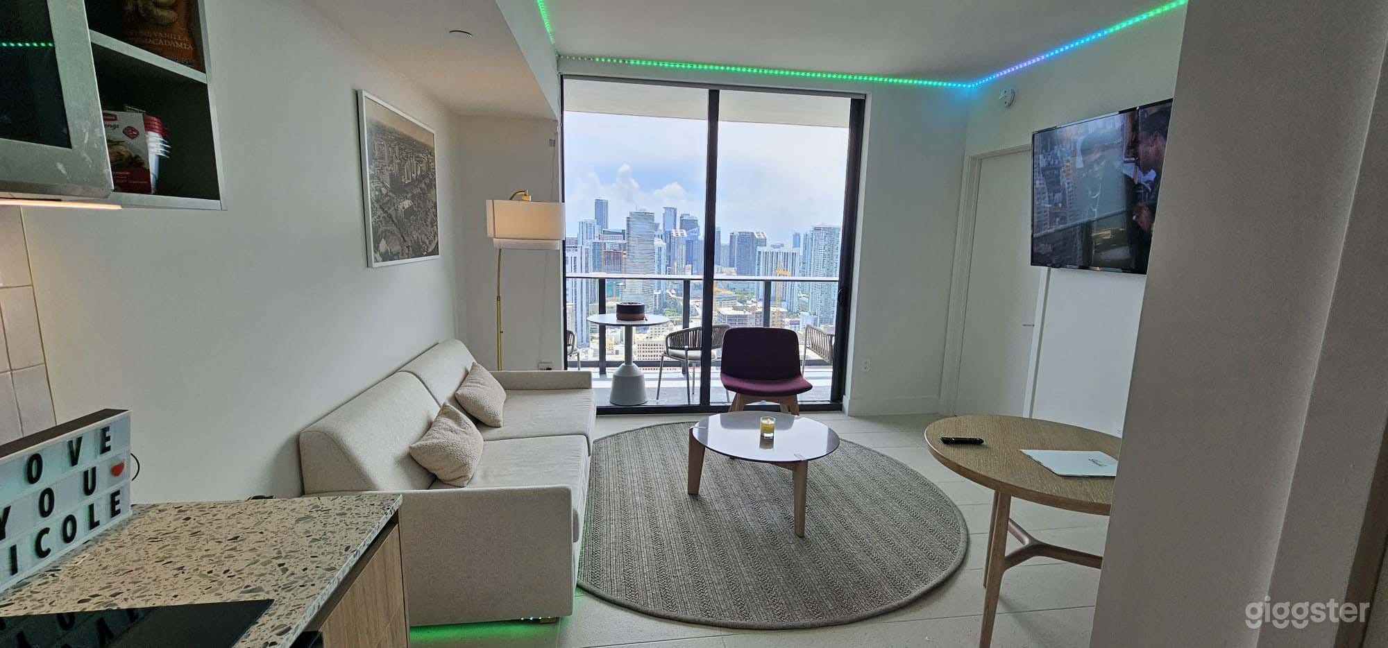Miami  luxury skyline condo Photo 3