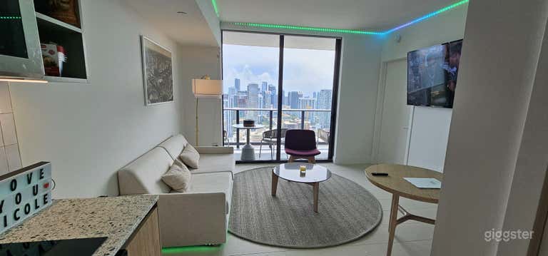  Miami  luxury skyline condo 