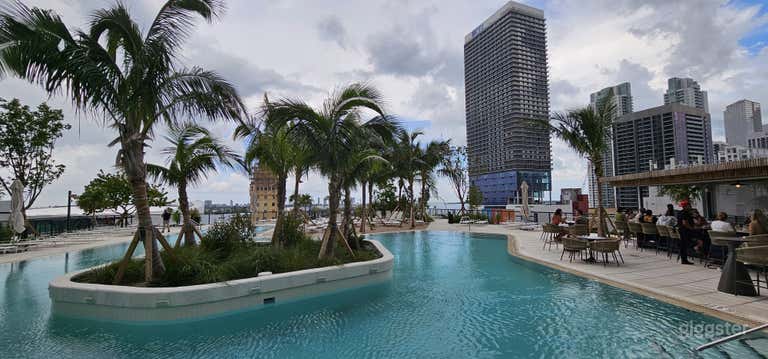  Miami  luxury skyline condo 