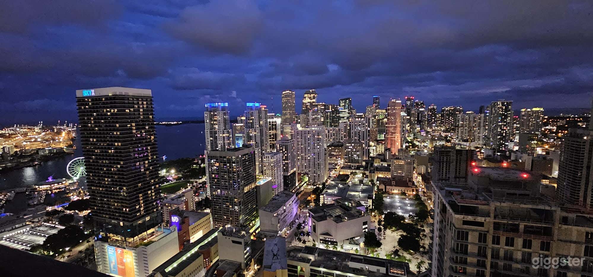 Miami  luxury skyline condo Photo 1