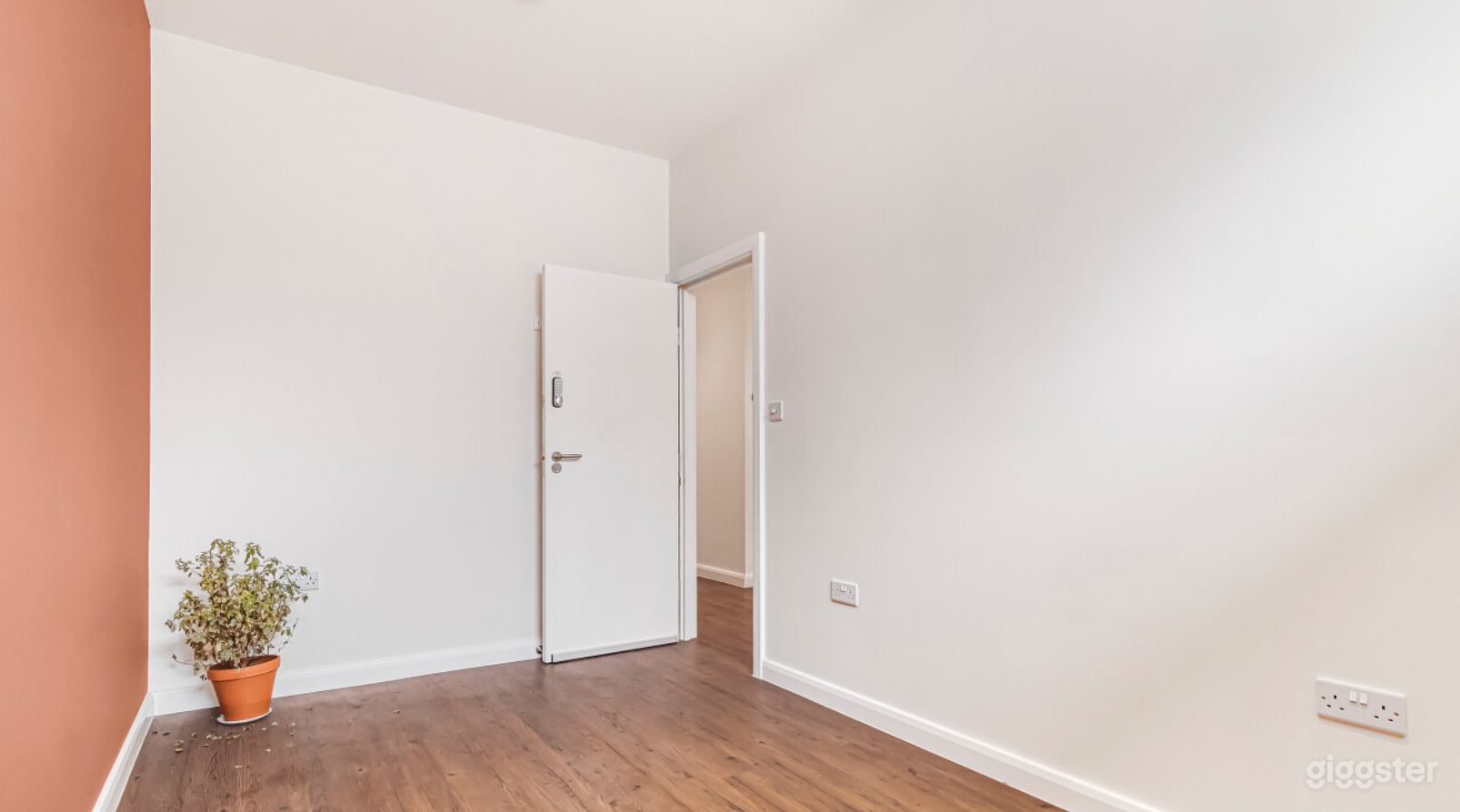 Lovely Therapy Room- NW London Photo 3