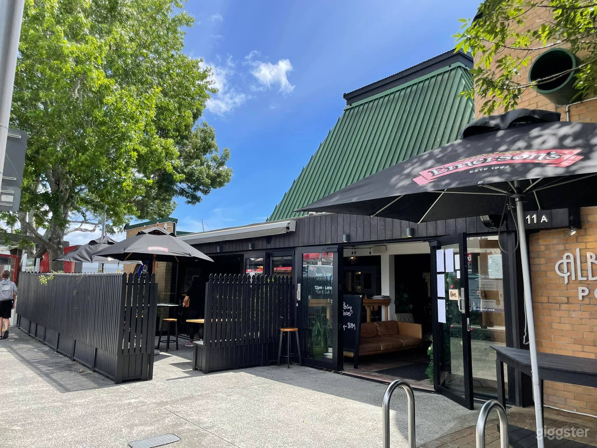 Atmospheric and Cozy Bar Restaurant Photo 3