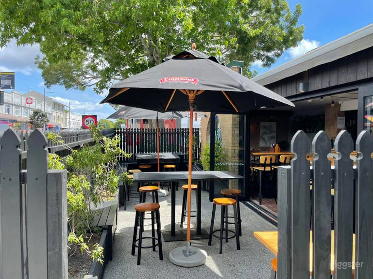  Atmospheric and Cozy Bar Restaurant 