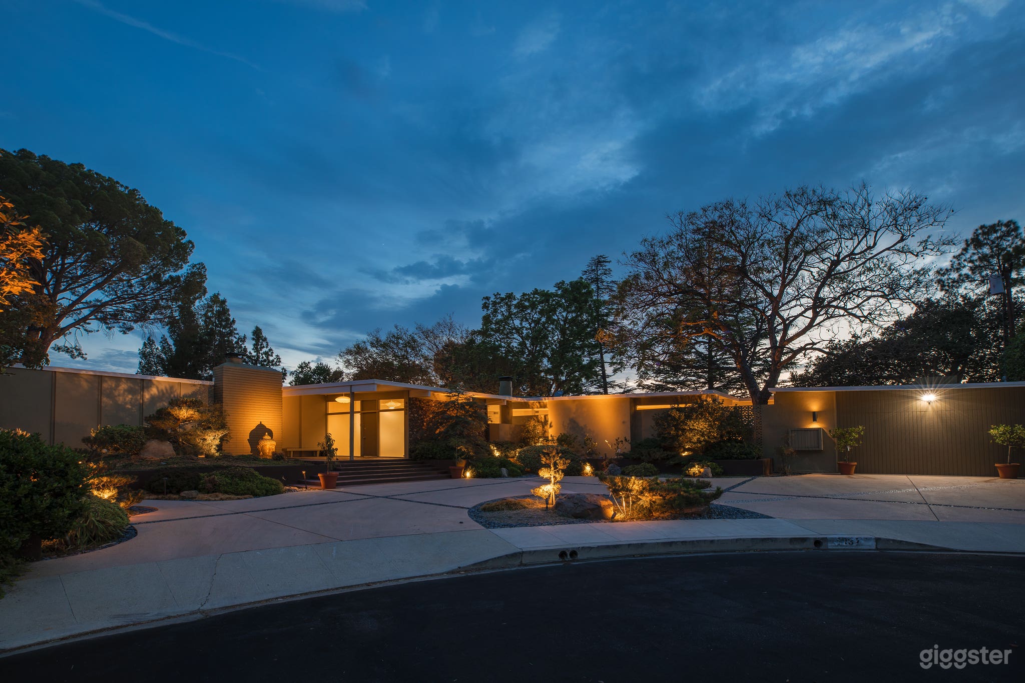 Eclectic Post and Beam Photo 3