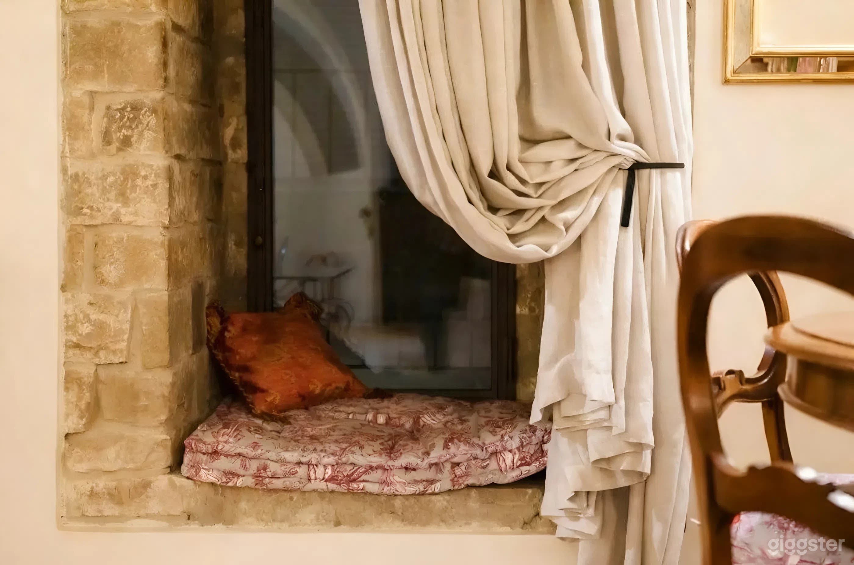 Medieval Tower Apartment with Arno River Views Photo 4