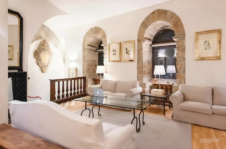  Appartamento Torre Medievale con pietra a vista e volte 