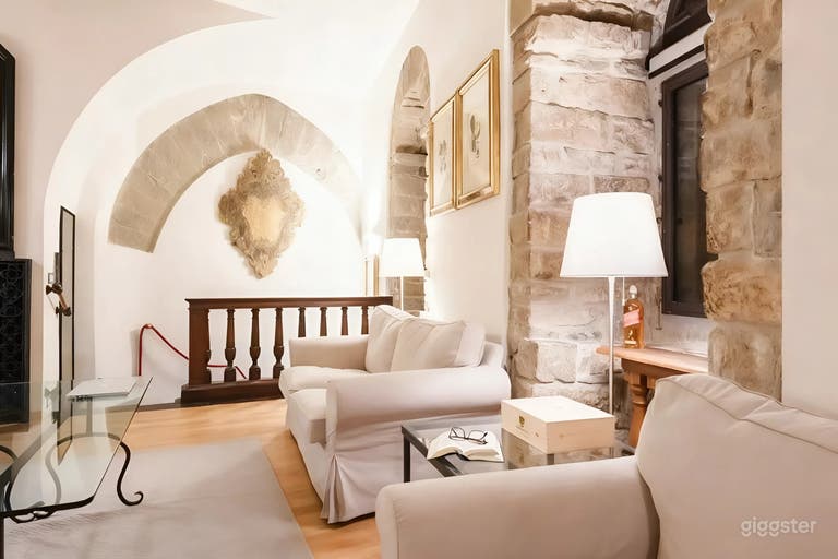  Appartamento Torre Medievale con pietra a vista e volte 