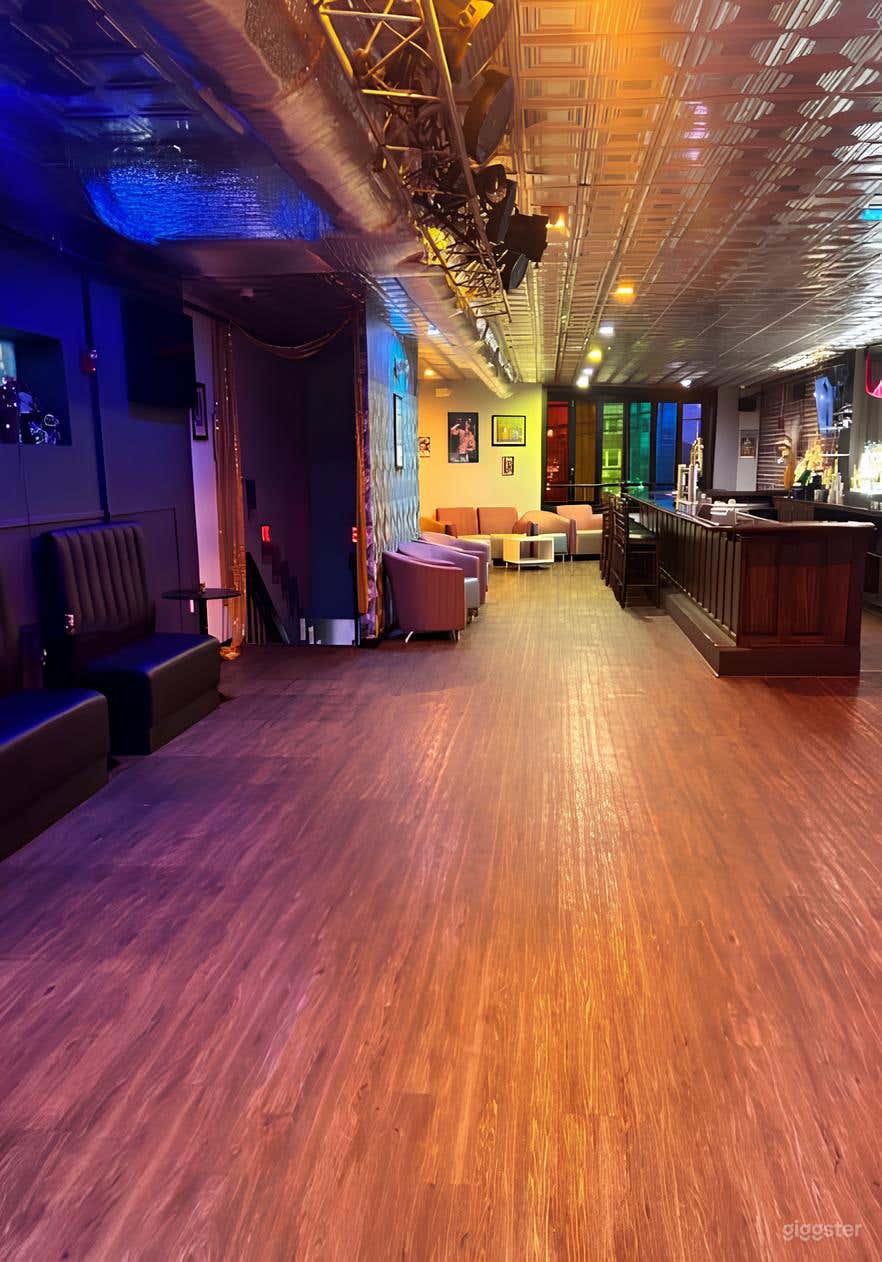 Versatile Open-Concept Upstairs Lounge Photo 1