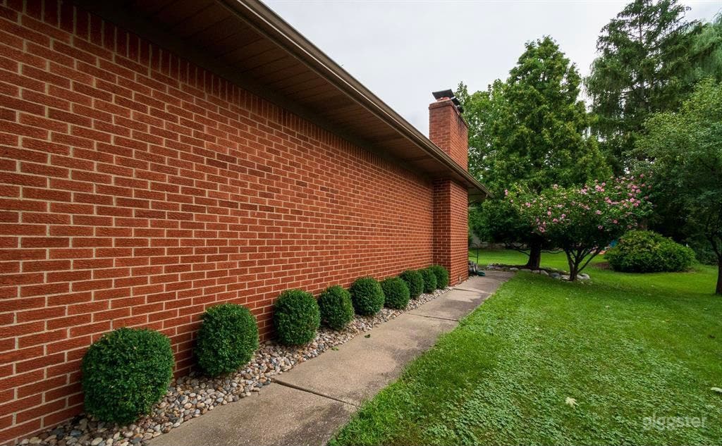 Home in Farmington Hills Photo 3