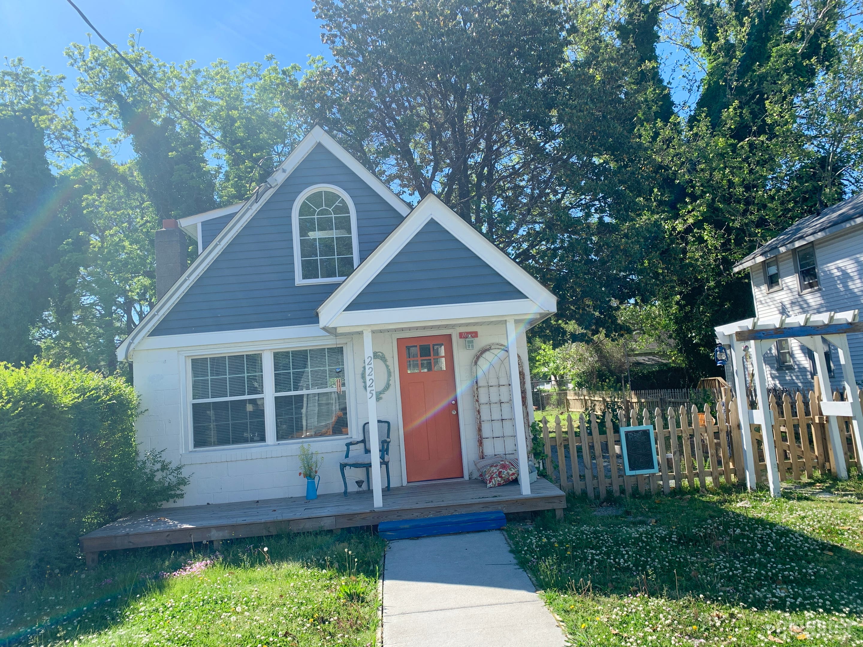 Lovely Cotage with Farm Garden Photo 1