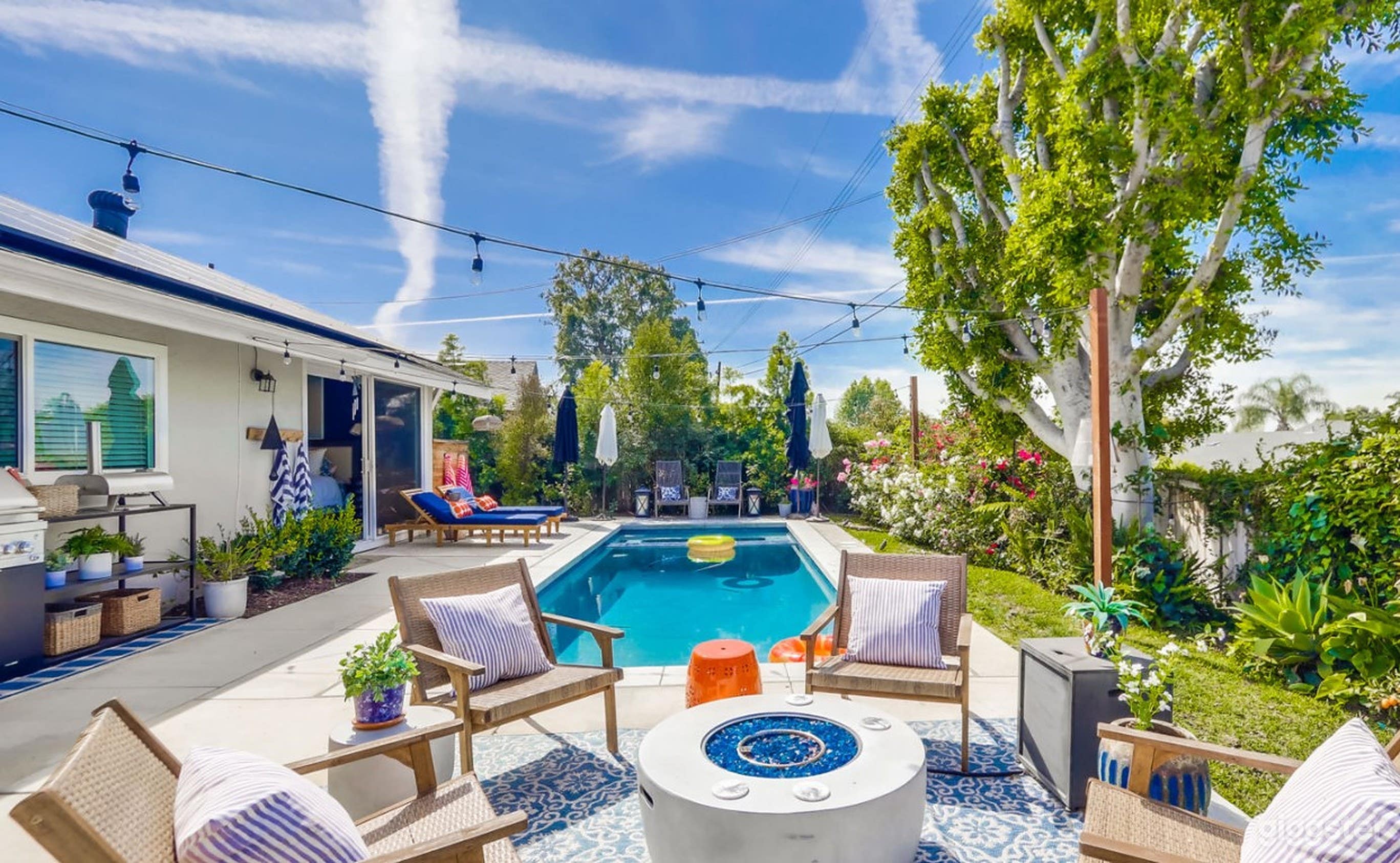 Pool and Jacuzzi Elegance, For Your Film And Production Need Photo 3