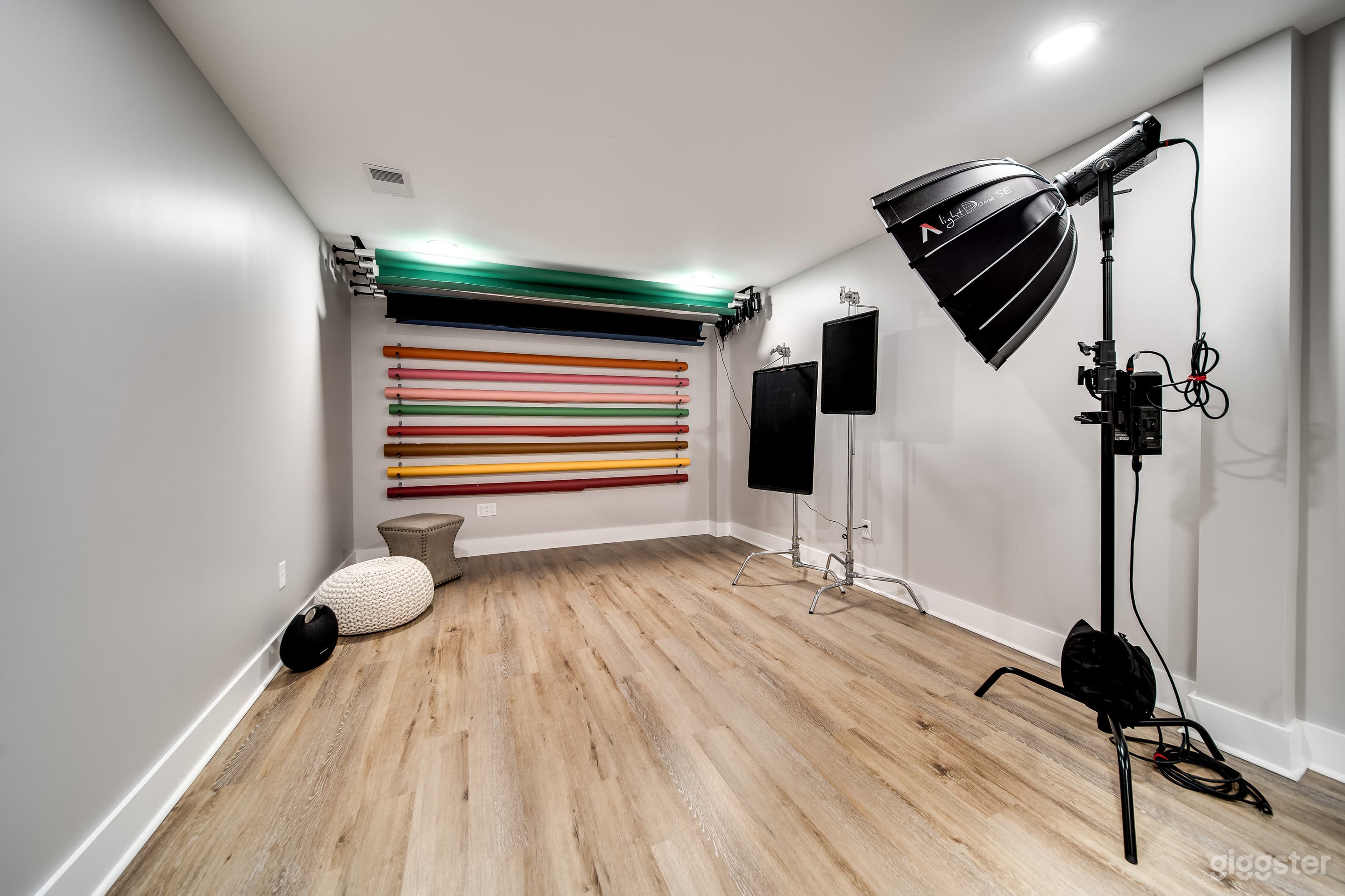 Private Portrait Studio with Free Parking Photo 2