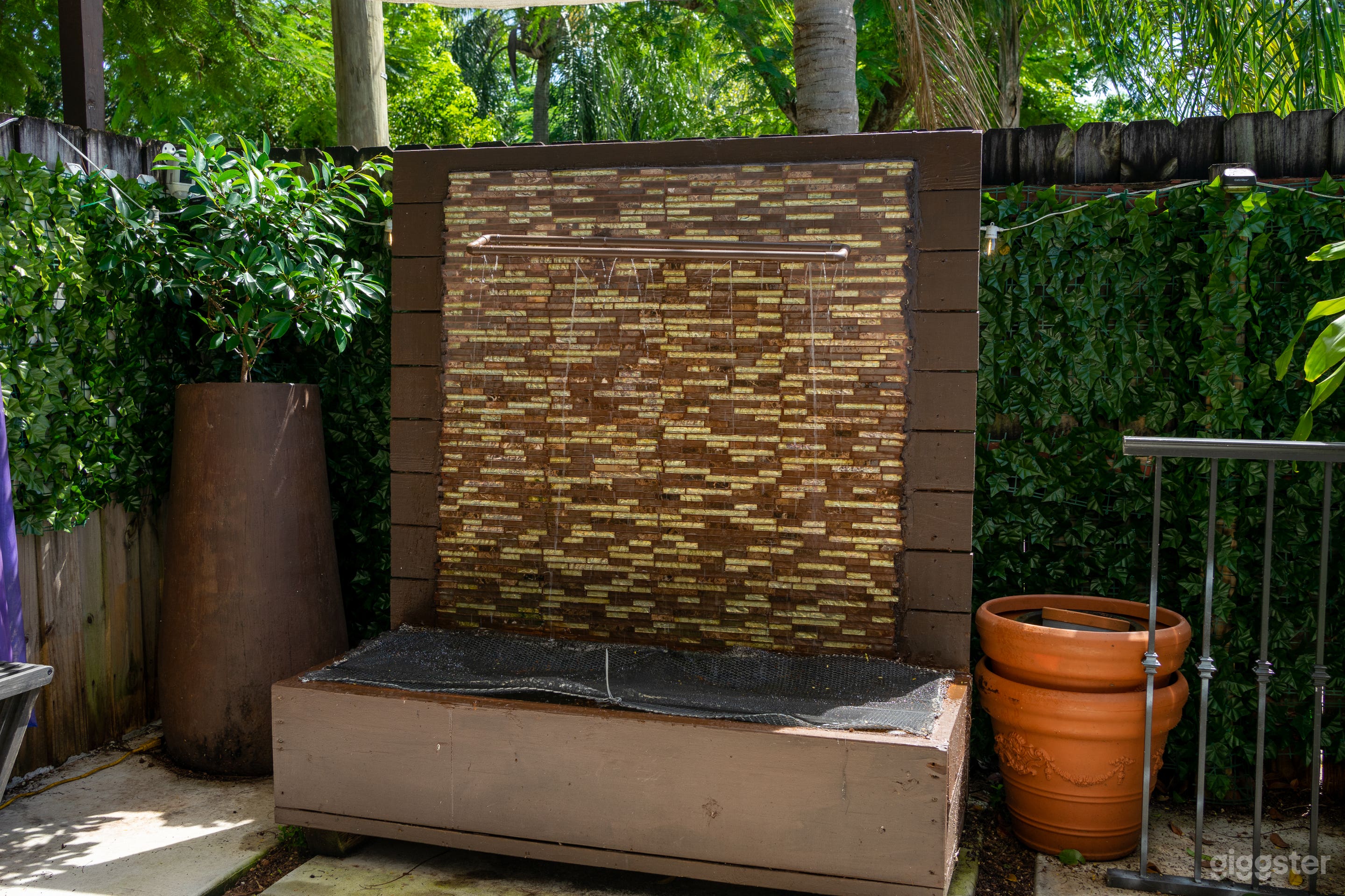 Versatile Poolside Oasis w/ Luxe Lounge &amp; Projector Photo 3