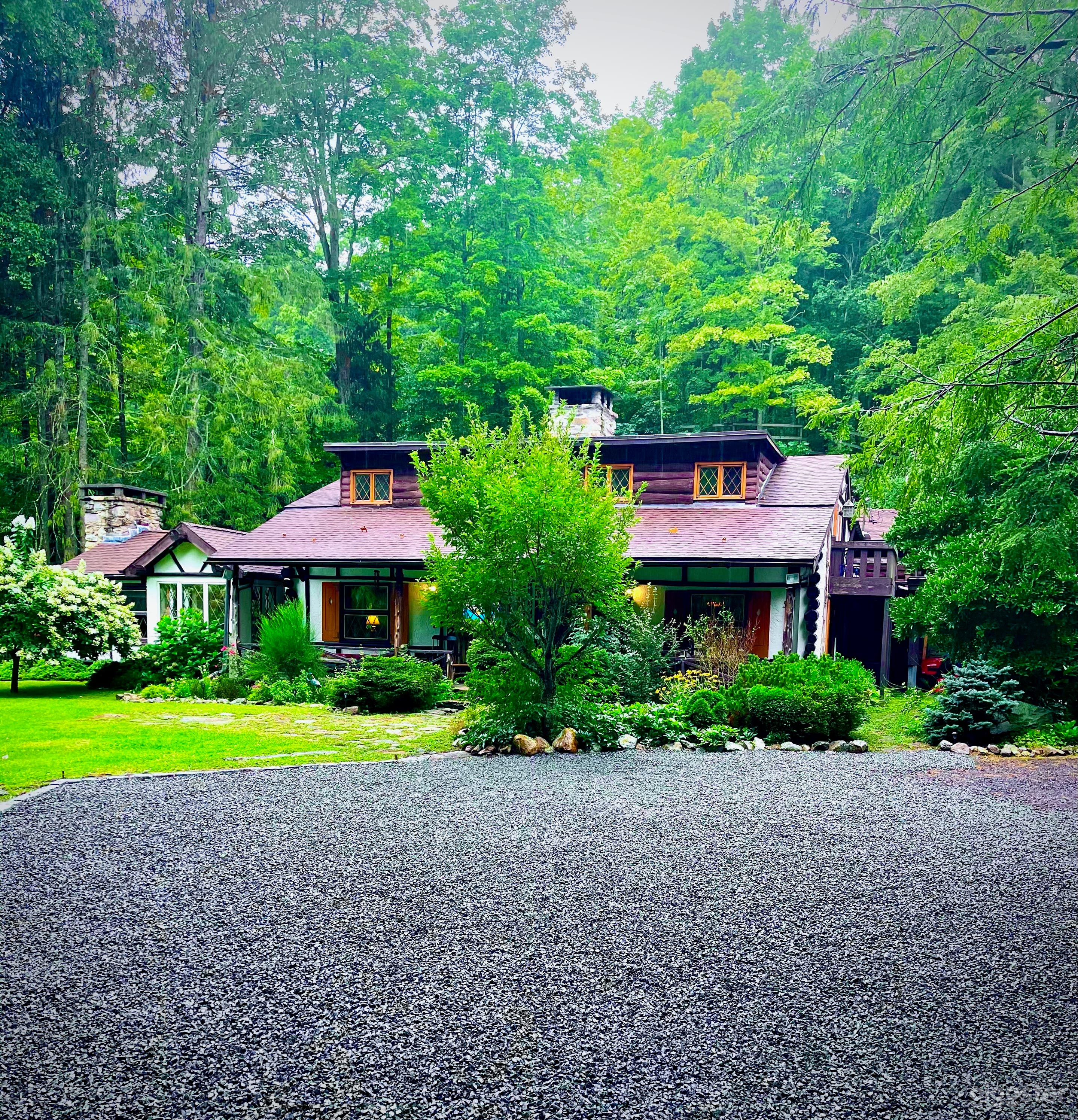 Blue Heron Hollow. Three acre estate with guest cottage, two ponds, waterfalls, and enchanting creek running through the private scenic grounds.