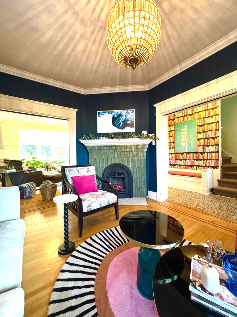  Victorian Style Home with Eclectic Interior Design 