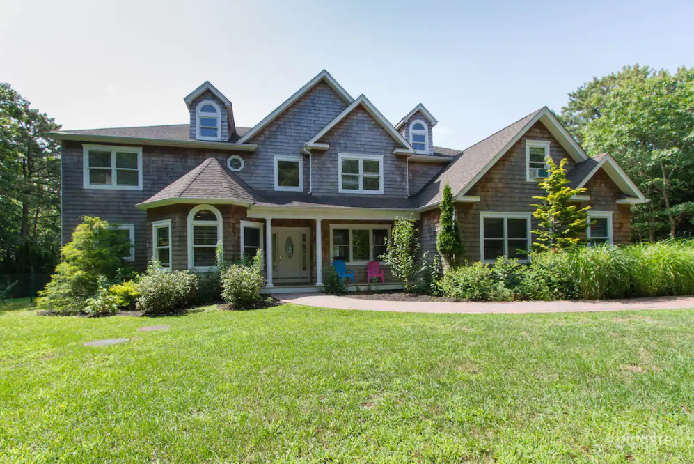 A Quiet Place in the Hamptons Photo 1