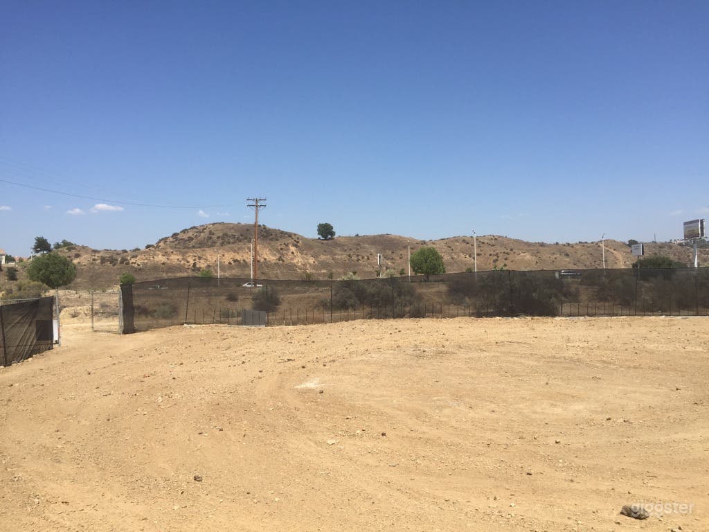 Large Private Lot with Giant Oak Tree and Views Photo 3