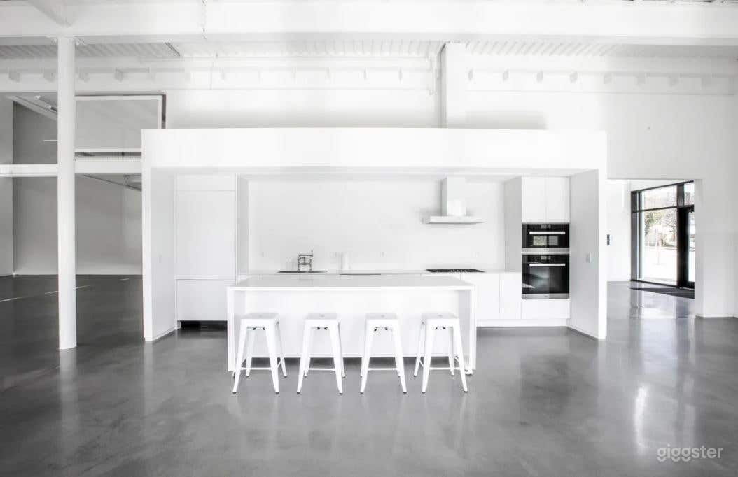 Daylight Studio with Show Kitchen | Studio A Photo 2