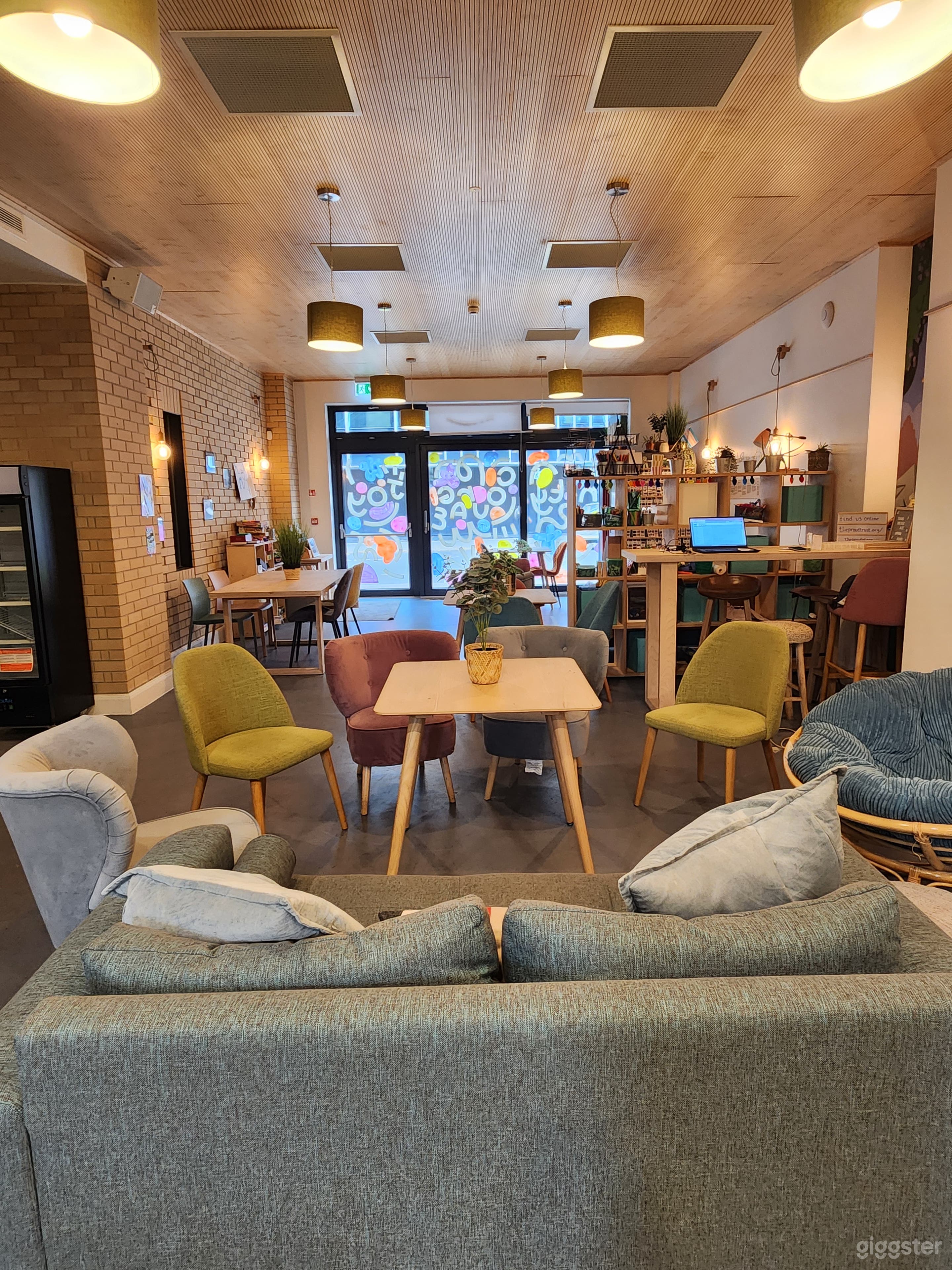 Creative Hub with Lounge and Meeting Rooms Photo 2
