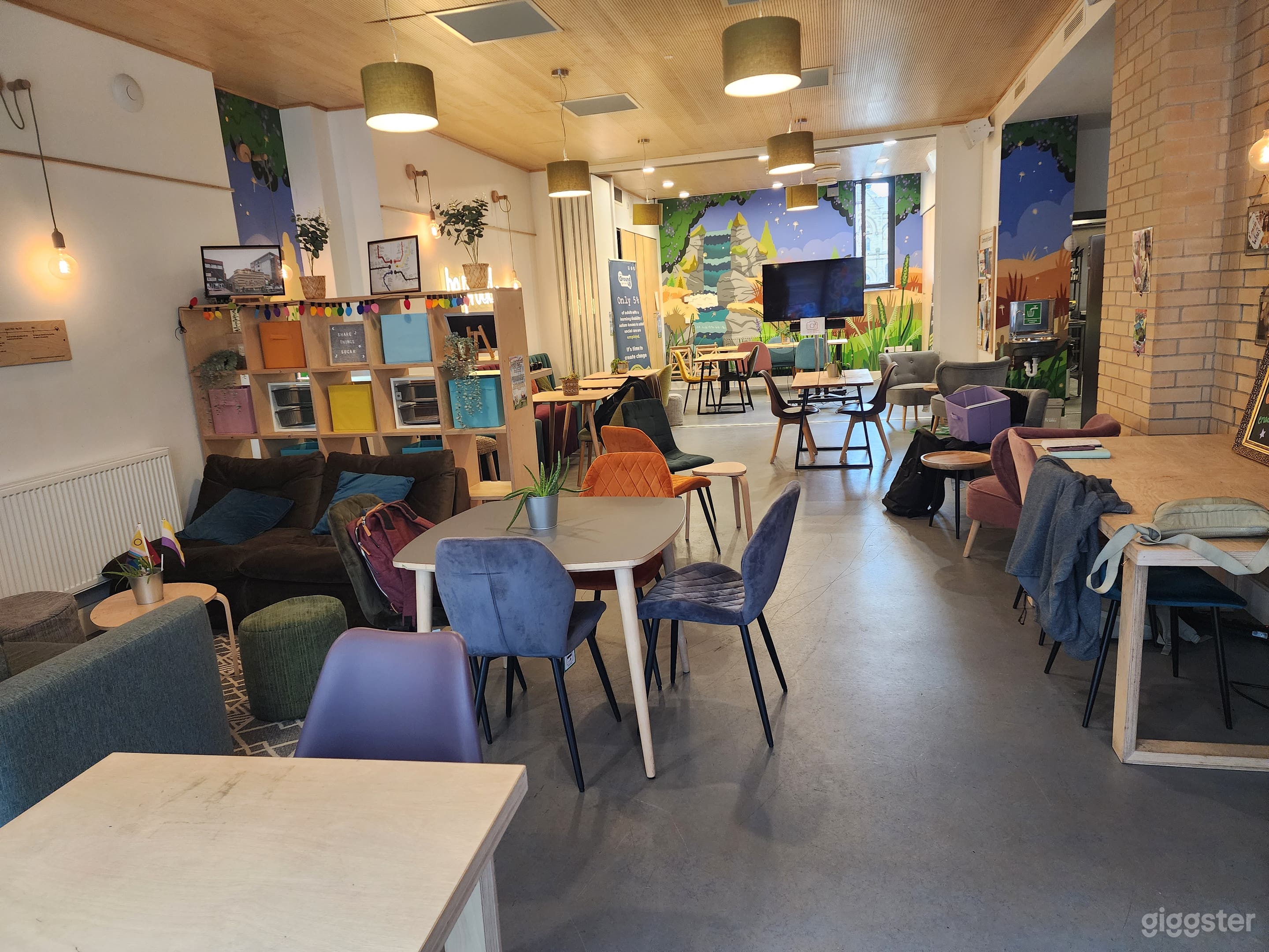 Creative Hub with Lounge and Meeting Rooms Photo 3