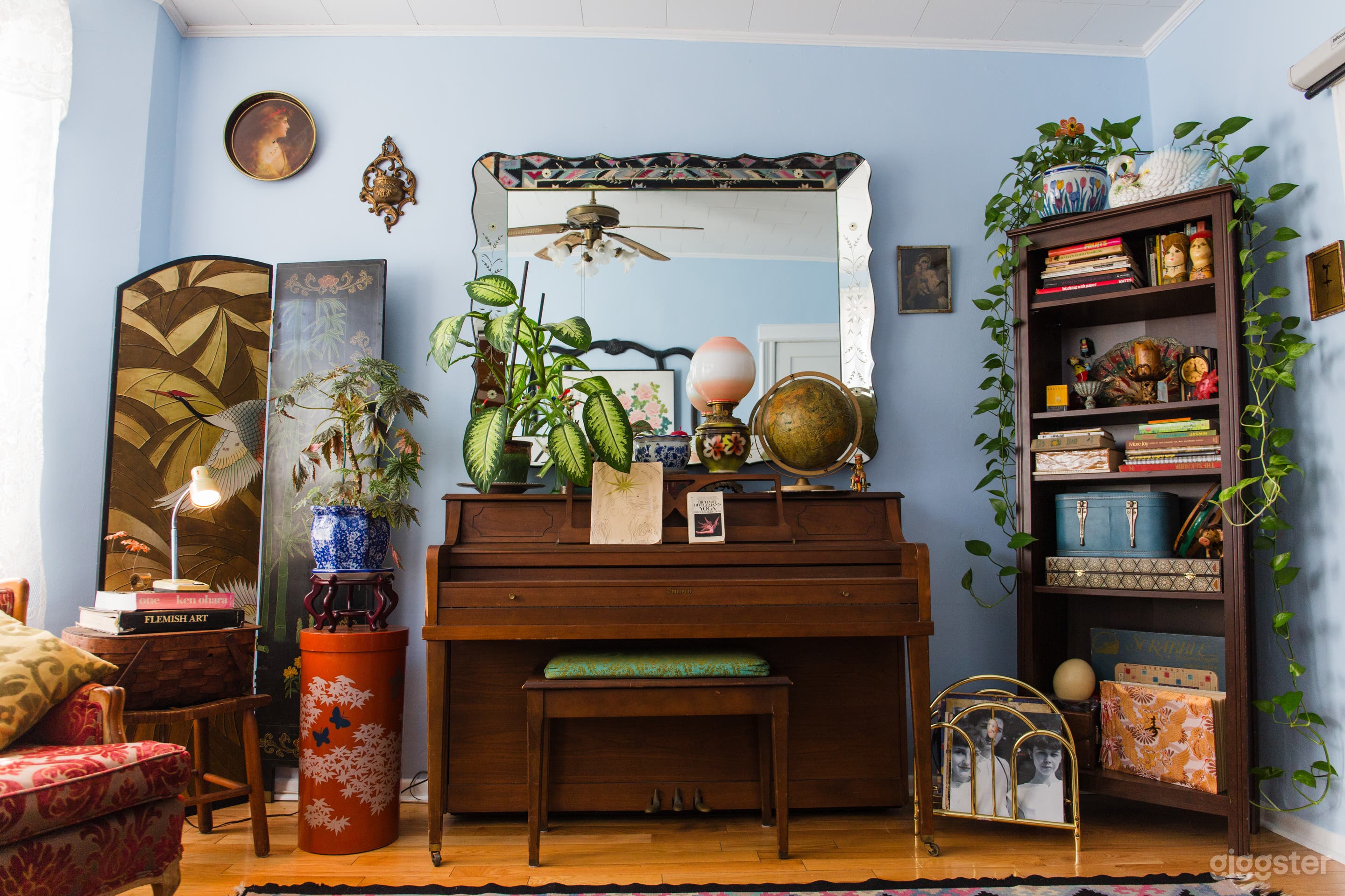 Vintage Queens 50s Time Capsule Apartment Photo 2