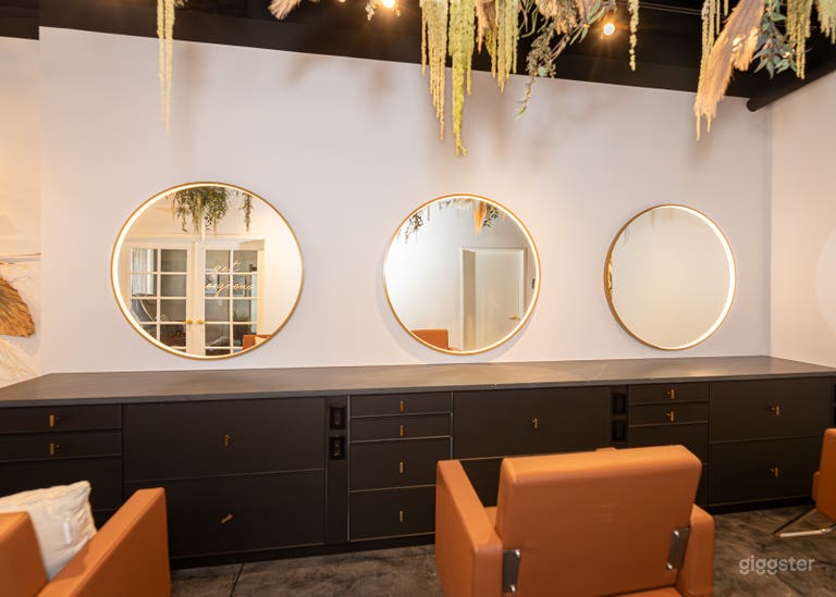  Large styling area with three comfortable chairs, massive LED-mirrors and a ton of counter space. 