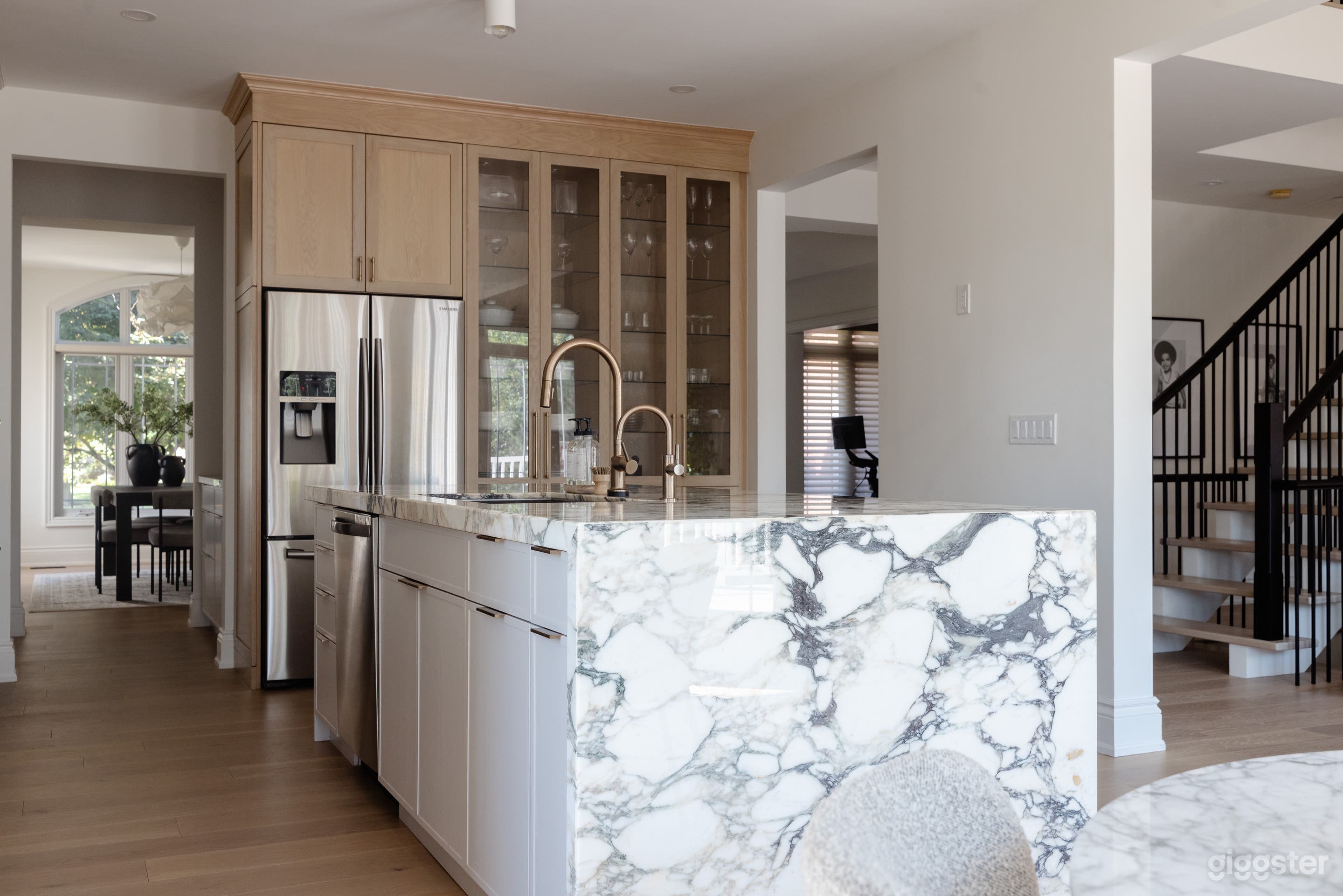 Bright Modern Home w/ Marble Kitchen &amp; Ravine View Photo 3