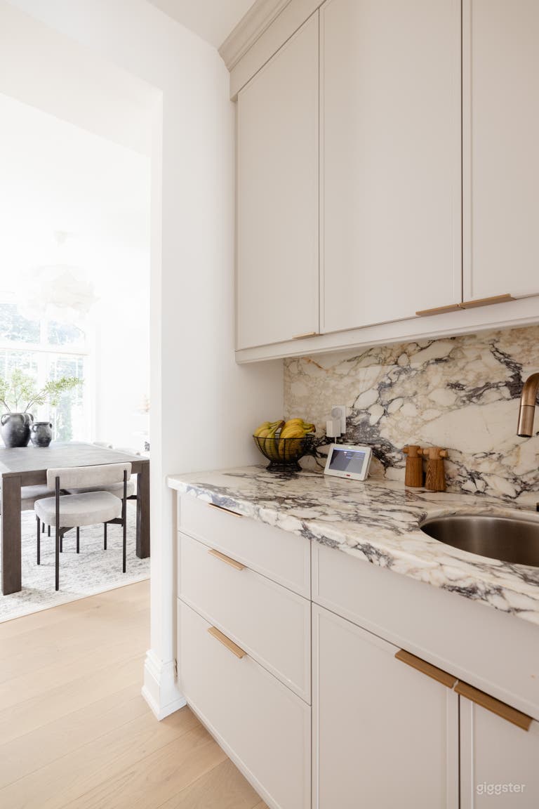  Casa moderna luminosa con cocina de mármol y vista al barranco 
