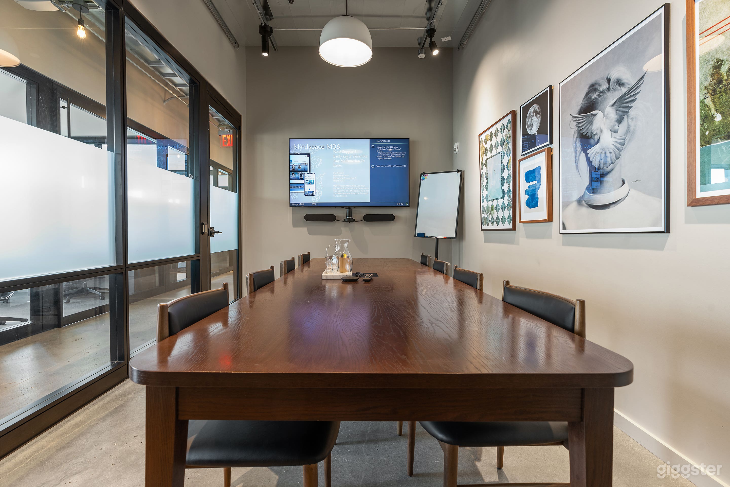 M6: Meeting Room for 10 in Boutique Office Photo 3